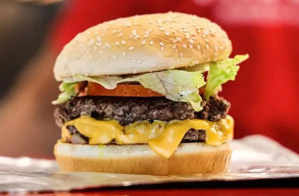 Five Guys abre en Pozuelo: las hamburguesas de las 25.000 combinaciones a elegir