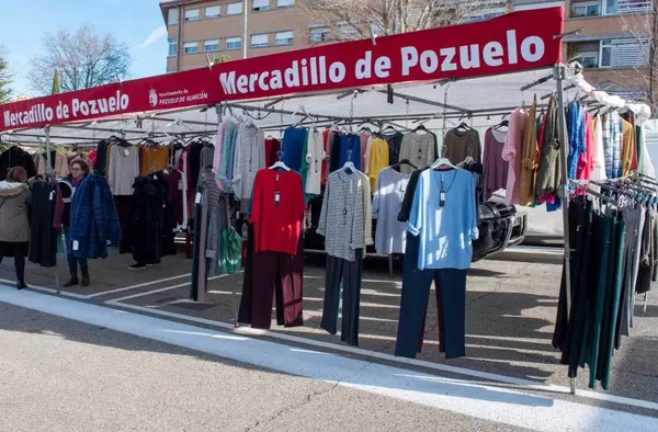 Con 40 nuevos puestos de moda, Pozuelo transforma su mercadillo y entra a competir con el Mercadillo de Majadahonda