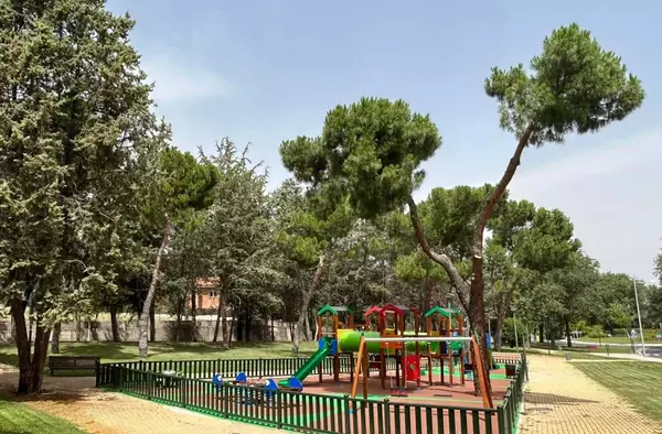 Los parques de Pozuelo se cierran por los fuertes vientos