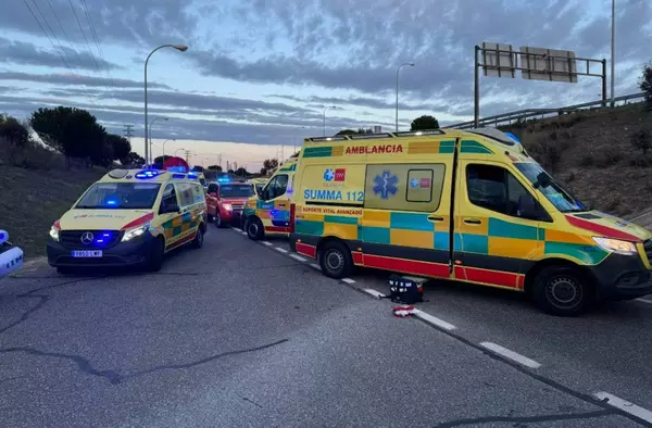 Cinco heridos graves en una colisión entre dos turismos en Pozuelo