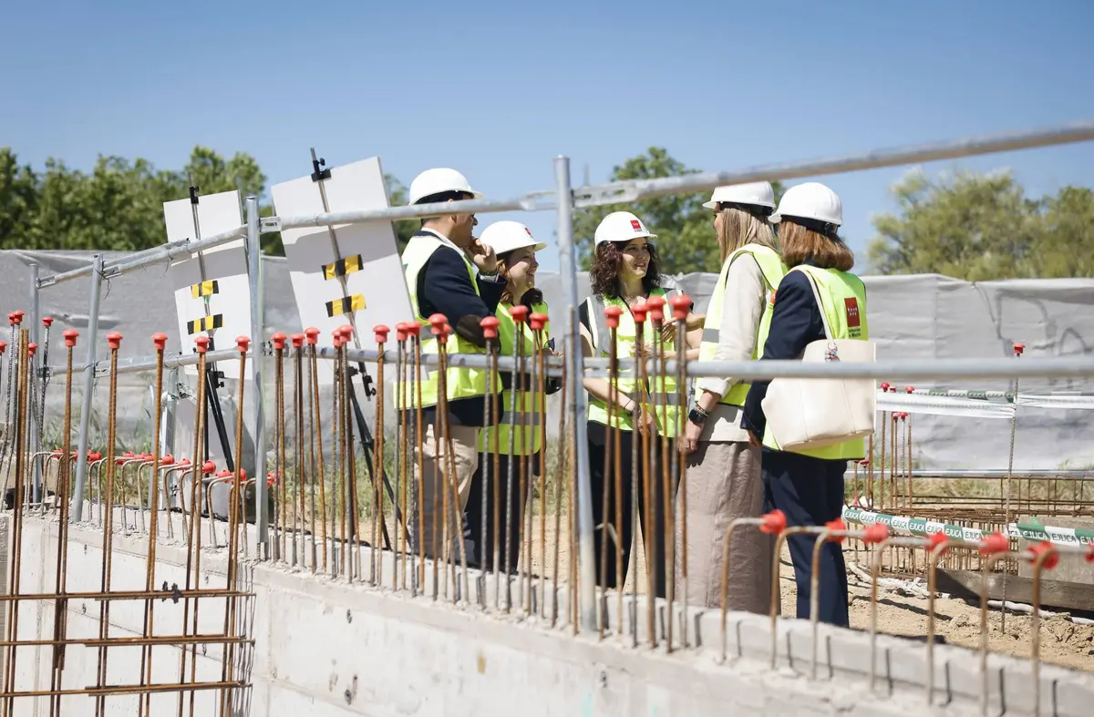 Díaz Ayuso visita las obras del nuevo Centro de Salud de Pozuelo: estará listo en 18 meses y dará servicio a 15.000 vecinos