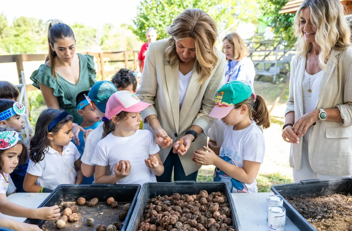 Pozuelo celebra el Día del Medio Ambiente con una siembra de semillas en el nuevo 'Oasis de Mariposas'