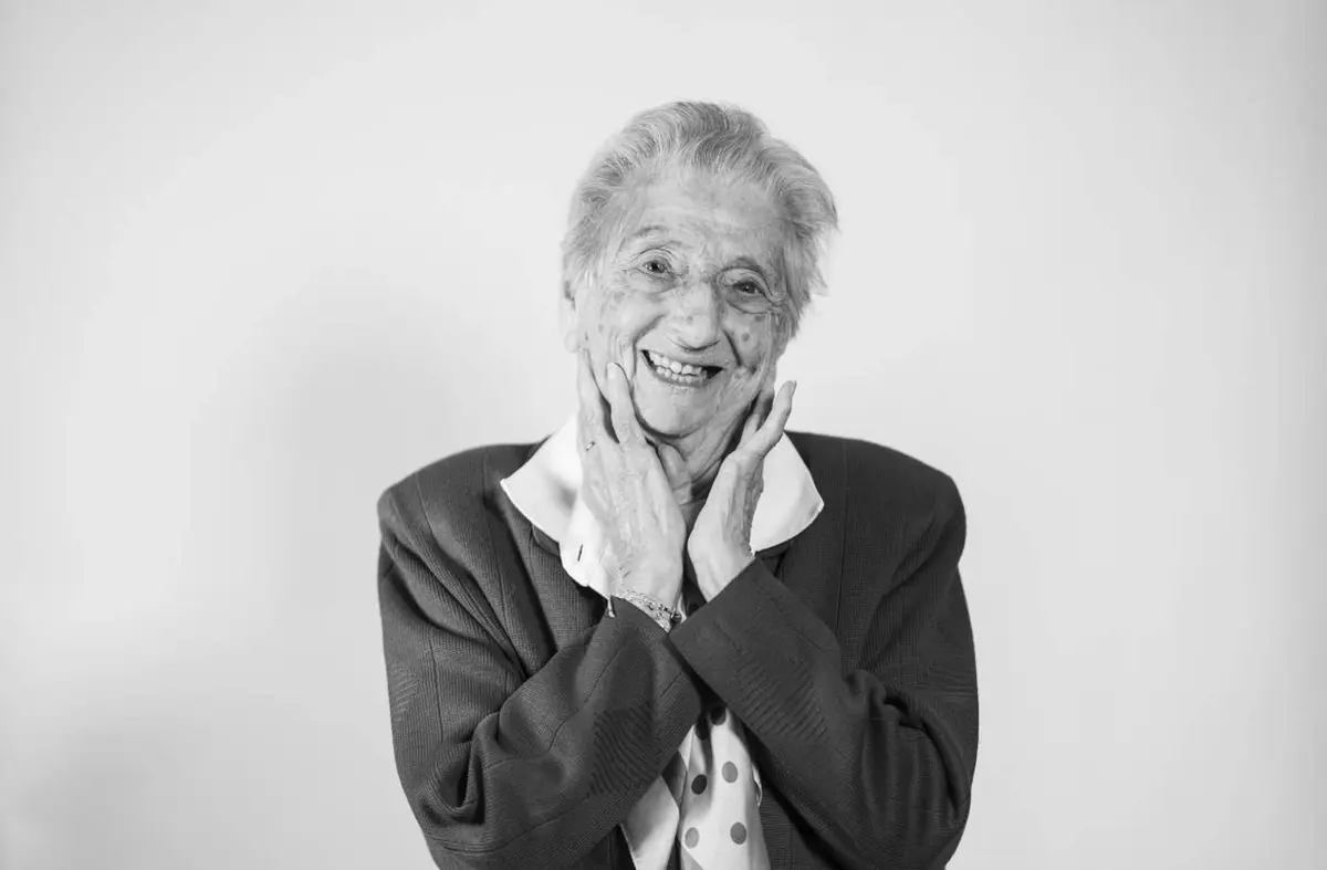 Una nueva exposición en Pozuelo reúne fotografías de los 'madrileños centenarios'
