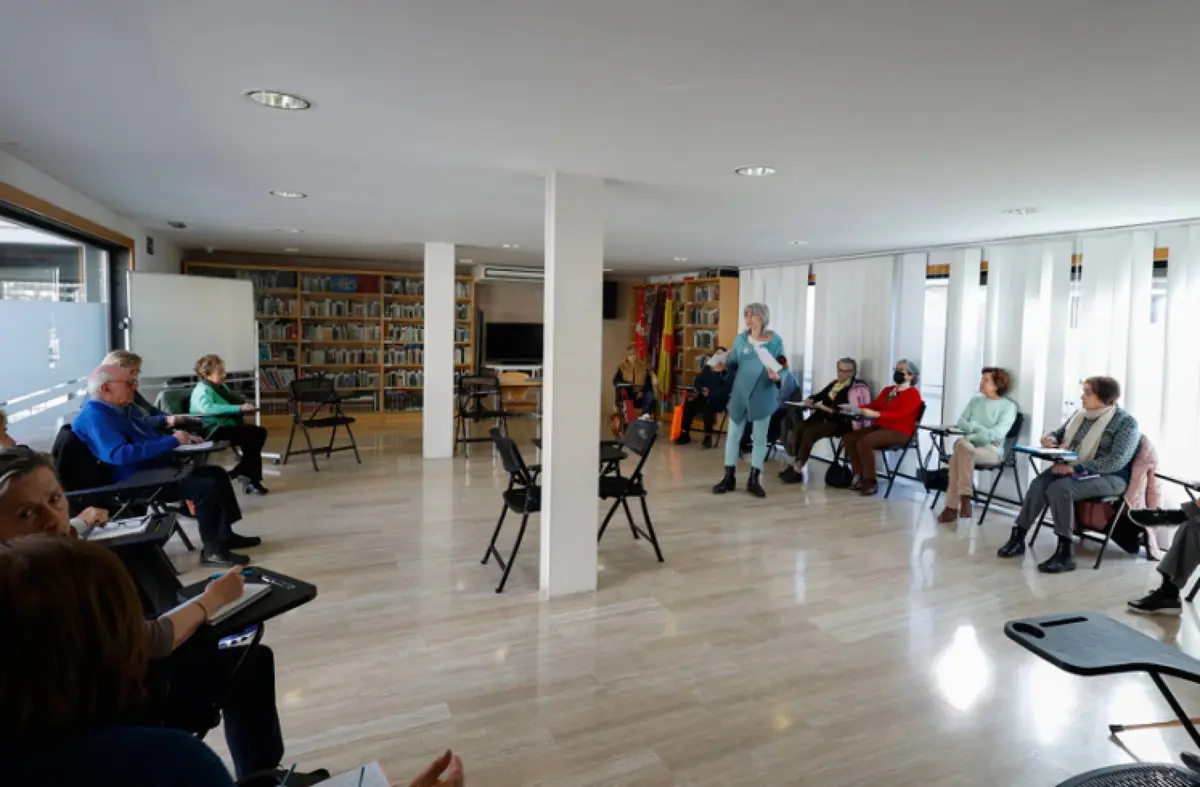 El Ayuntamiento de Pozuelo abre el plazo de preinscripción para los talleres municipales de mayores del curso 2025/26