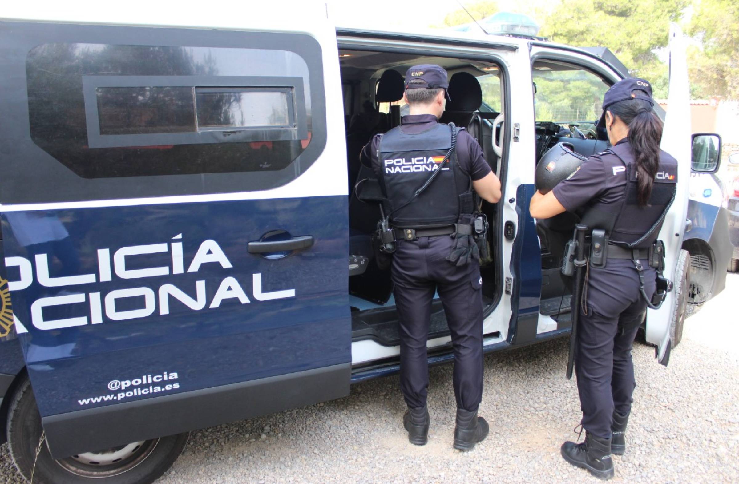 Detenido un camionero por contactar con una menor y pedirle contenido sexual