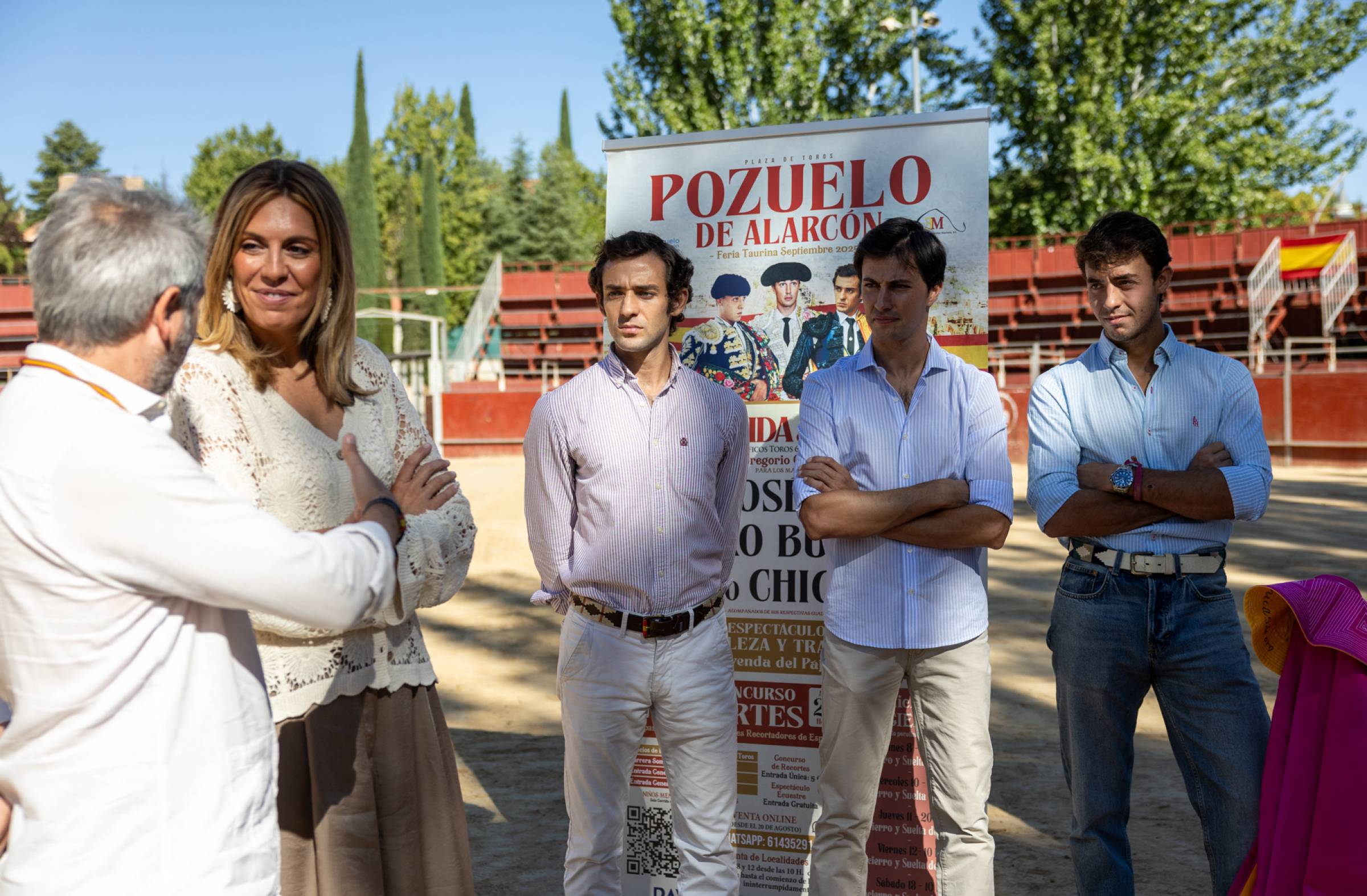 La alcaldesa de Pozuelo visita la plaza de toros junto a los tres toreros del cartel de este lunes