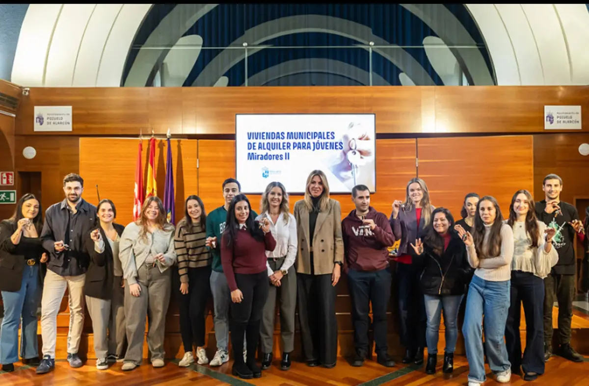 El Ayuntamiento de Pozuelo entrega las llaves a los jóvenes adjudicatarios de las viviendas de Miradores II
