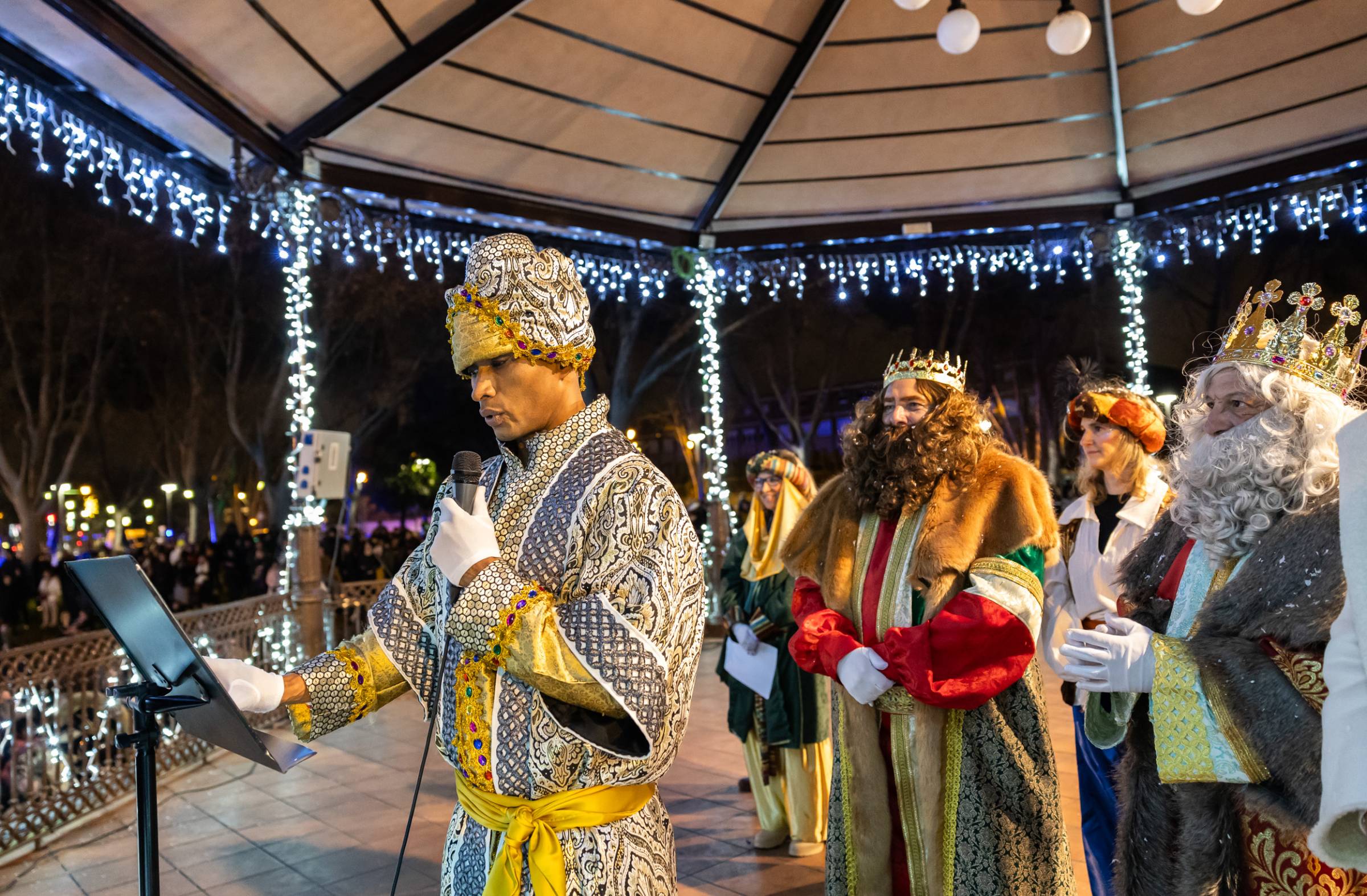 Una decena de carrozas, centuria romana y 10 toneladas de caramelos: así es la Gran Cabalgata de Pozuelo