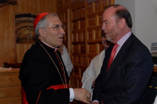 El alcalde recibe al cardenal Rouco en la recepción de las obras de mejora de la Parroquia de Santa María Magdalena