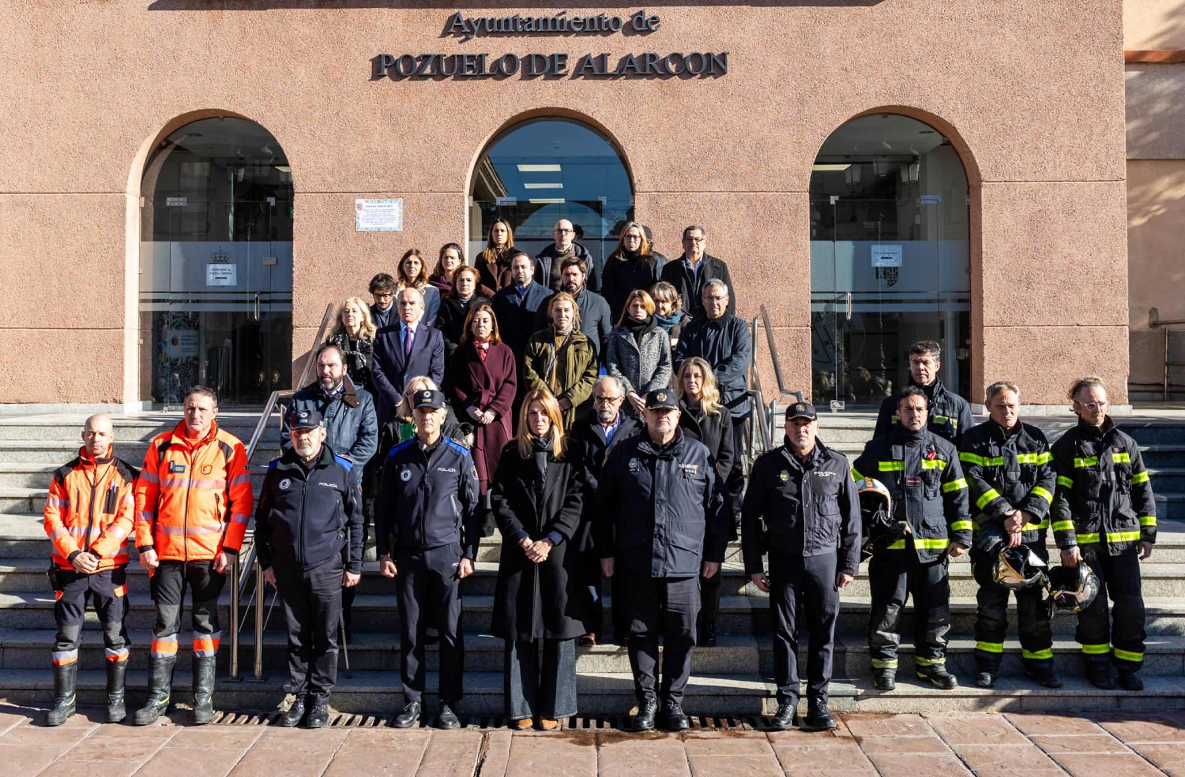 Pozuelo guarda un minuto de silencio en recuerdo de las víctimas del accidente ferroviario de Adamuz