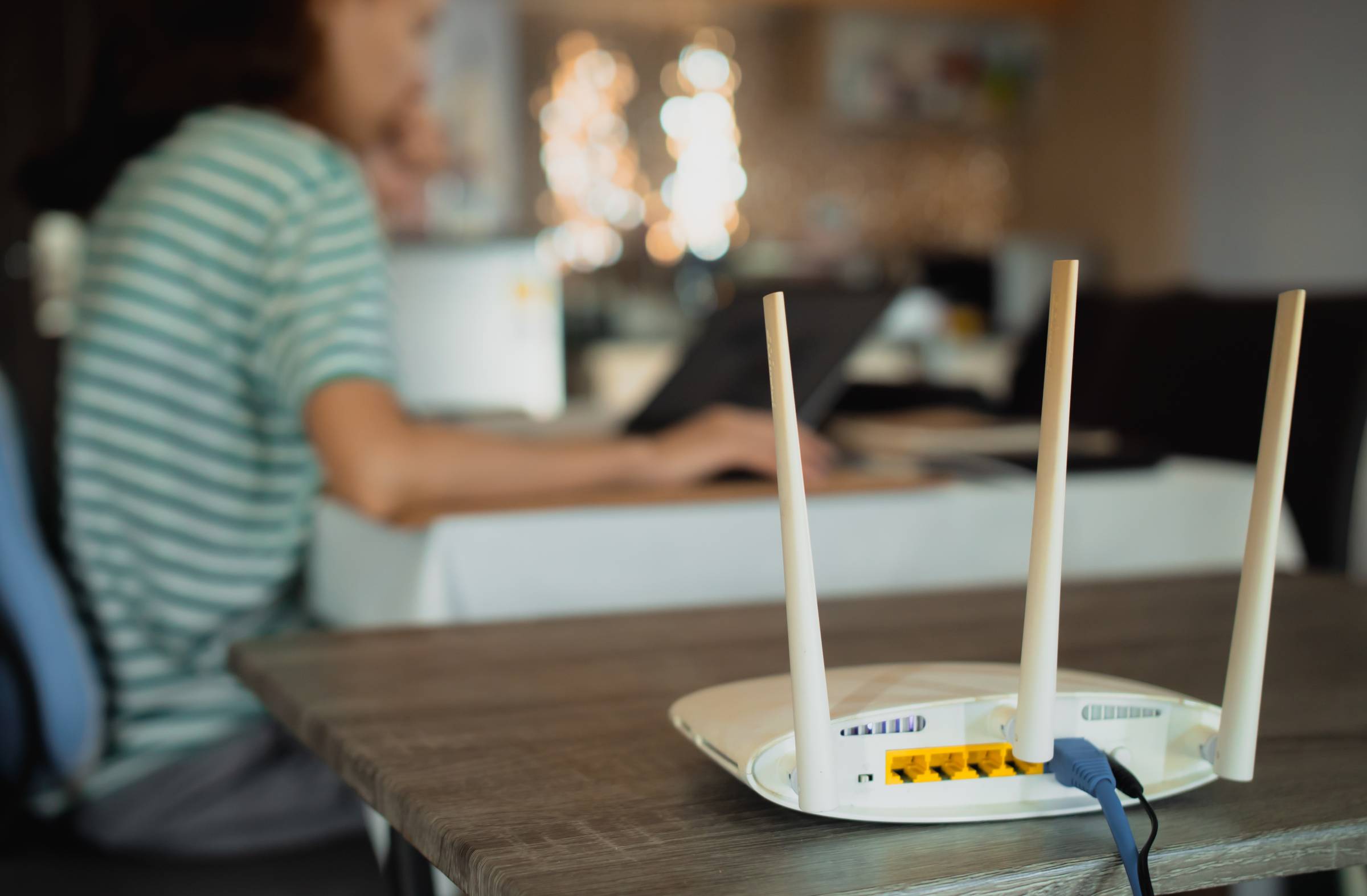 
                                                    Pozuelo de Alarcón encadena 24 horas sin Internet por un nuevo corte de fibra durante las obras de la A‑5