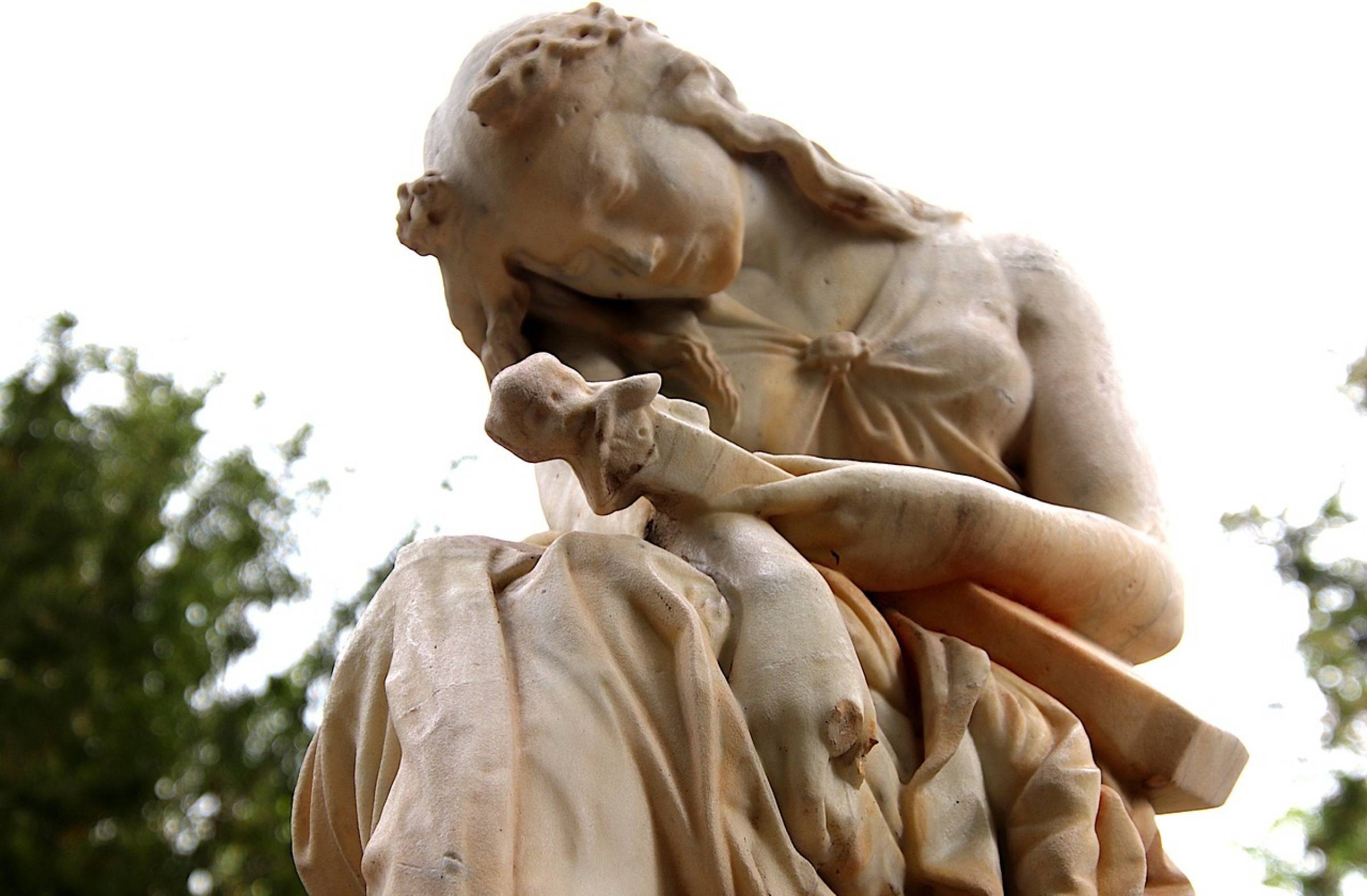 Radiografía de los hábitos funerarios en España qué dicen los datos sobre cremación entierro y costumbres por ciudad