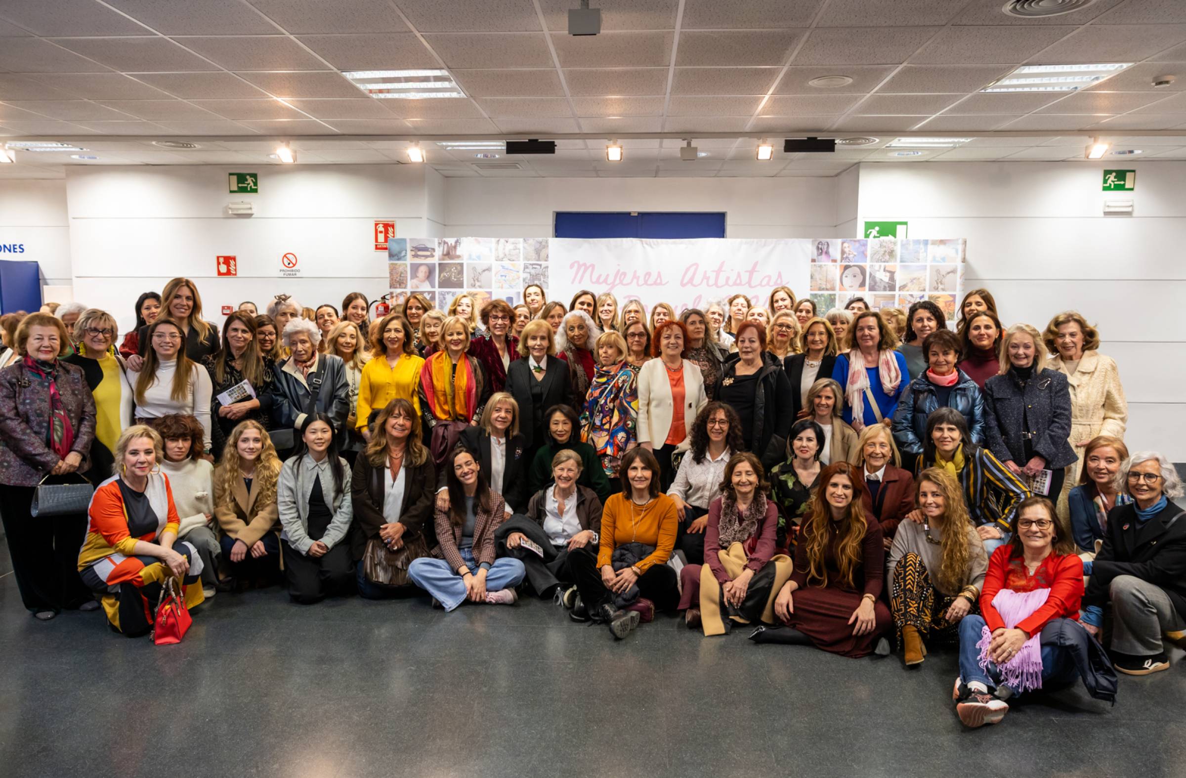 
                                                    Un centenar de mujeres artistas de Pozuelo exponen sus obras en el Centro Cultural MIRA