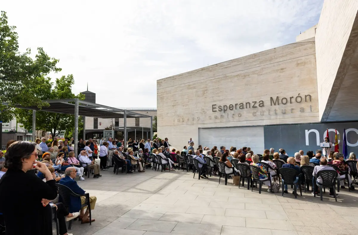   El centro cultural de Padre Vallet ya luce el nombre de Esperanza Morón 