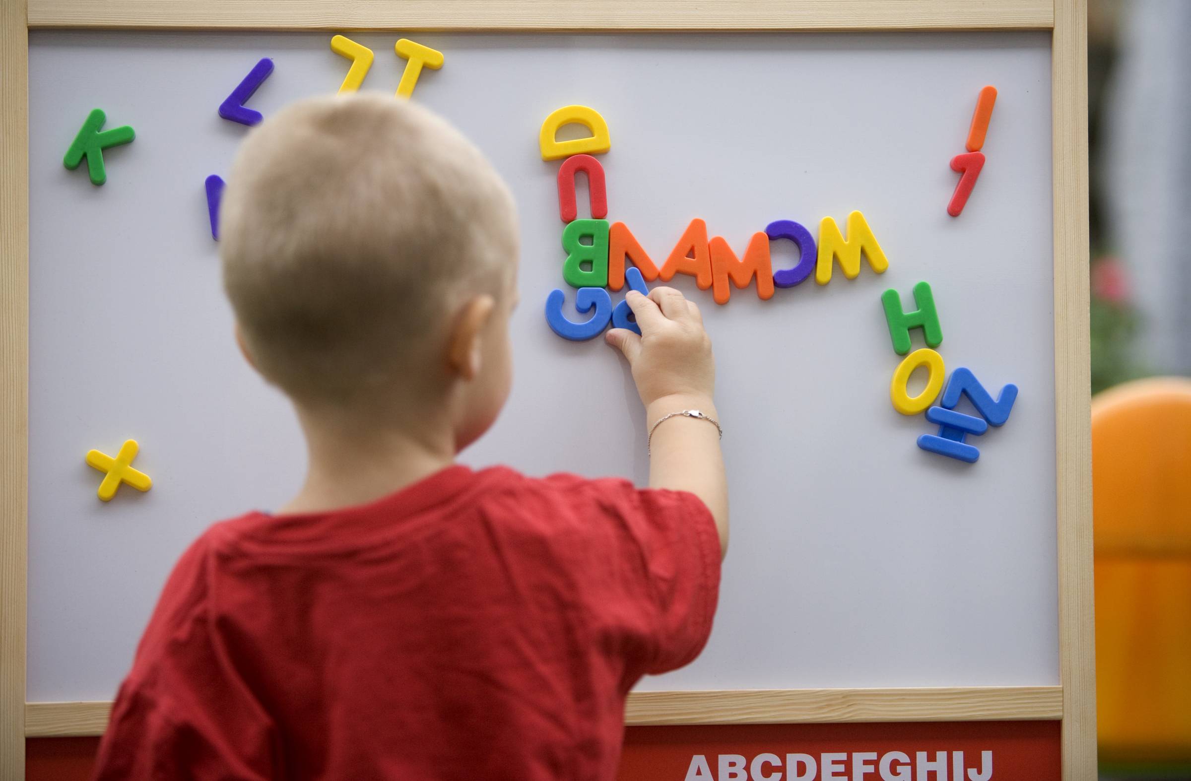 
                                                    La Comunidad de Madrid abre el plazo para solicitar las becas de Educación Infantil: hasta 283 euros mensuales