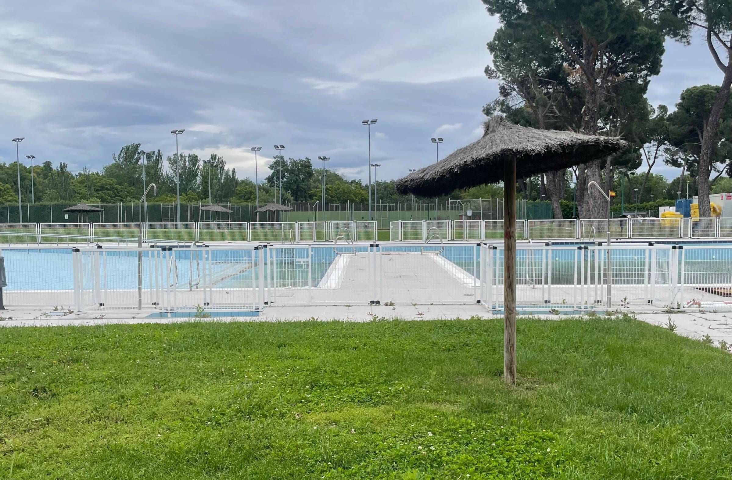 
                                                    PSOE Pozuelo pide mantener abierta la piscina de verano del Carlos Ruiz durante las obras