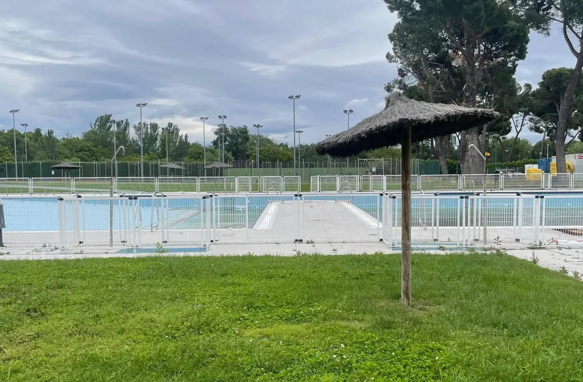 
                        PSOE Pozuelo pide mantener abierta la piscina de verano del Carlos Ruiz durante las obras