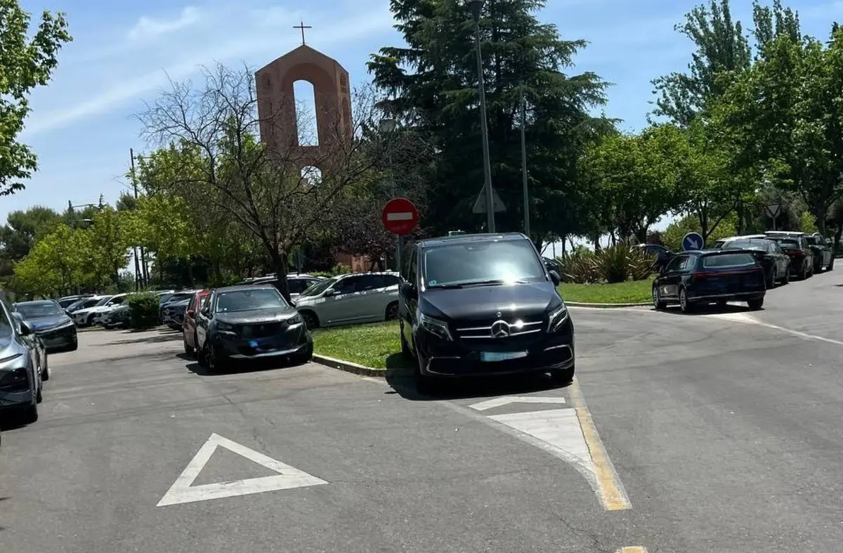 
                                Caos circulatorio en el entorno de la Iglesia de Sta María de Caná: Más Madrid Pozuelo denuncia falta de control y pide soluciones                                    
