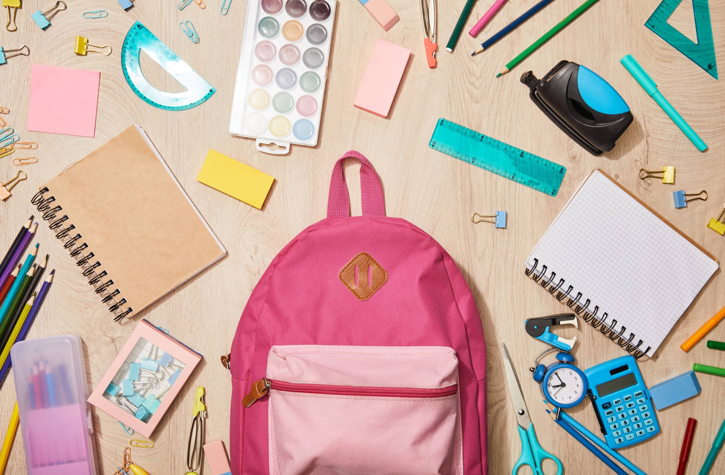 
                                                    Nueva convocatoria de ayudas para material escolar en Pozuelo: hasta 100 euros por hijo para el próximo curso