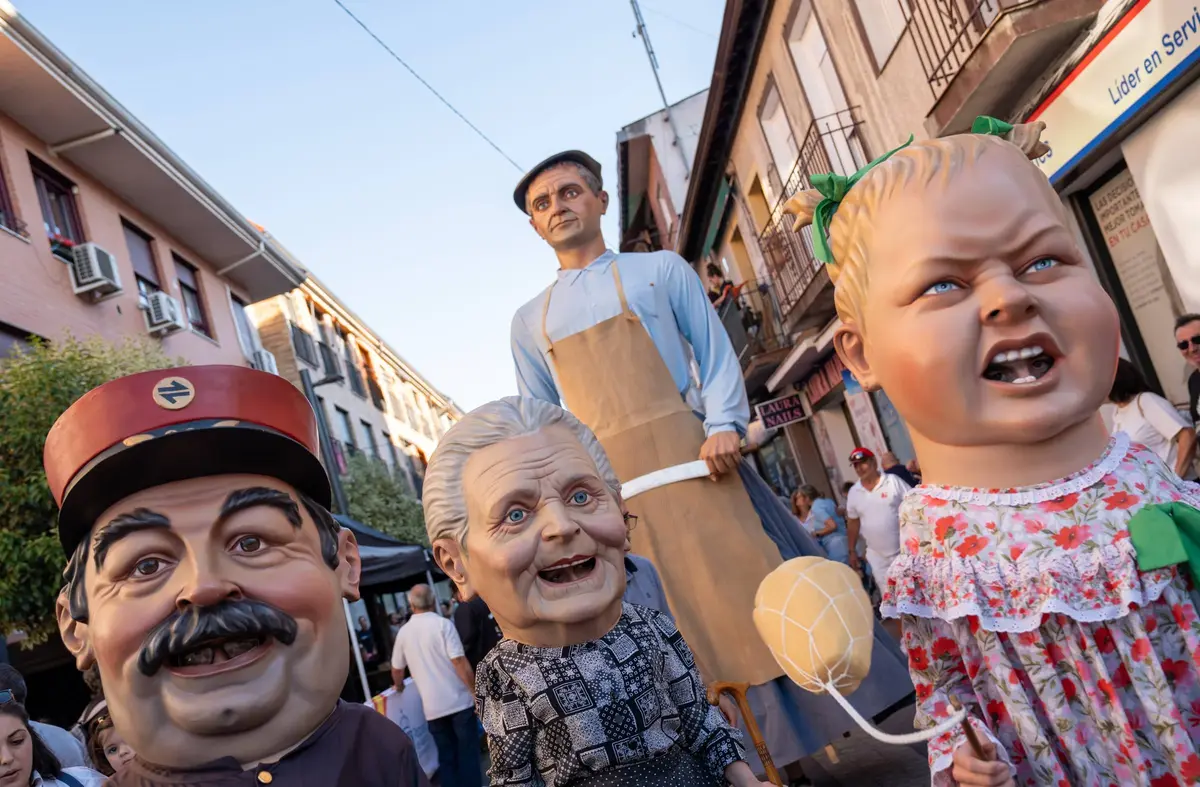     Presentación de los nuevos gigantillos de la Comparsa de Gigantes y Cabezudos de Pozuelo