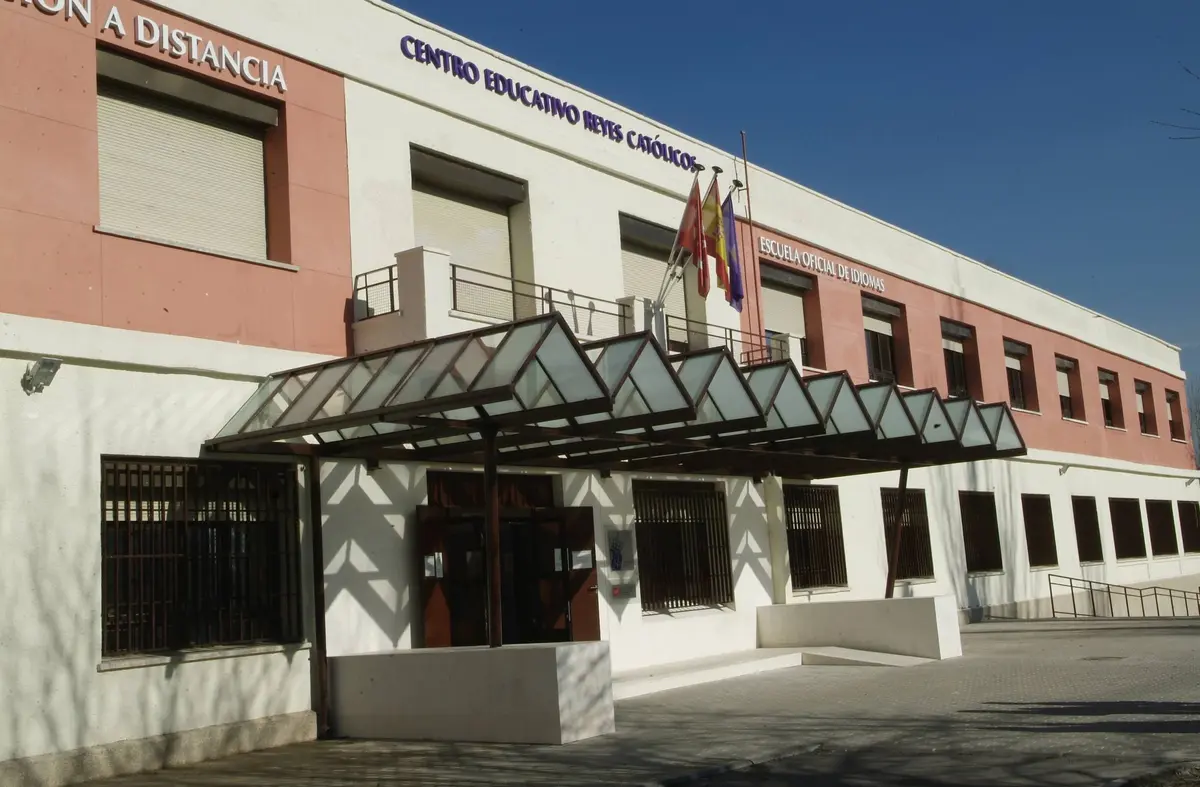   Pozuelo abre la inscripción a los cursos y talleres para sénior en el centro educativo Reyes Católicos 