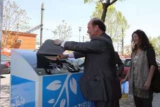 Pozuelo pone en marcha los contenedores para reciclar aceite doméstico, instalados en el viario público