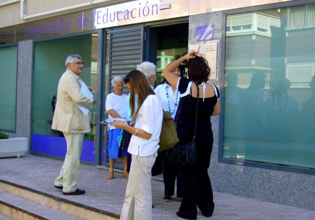 Educación oferta en Navidad 400 plazas para escolares del municipio