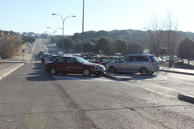 
                                                    El Ayuntamiento mejora el aparcamiento de la Avenida de Montegancedo
