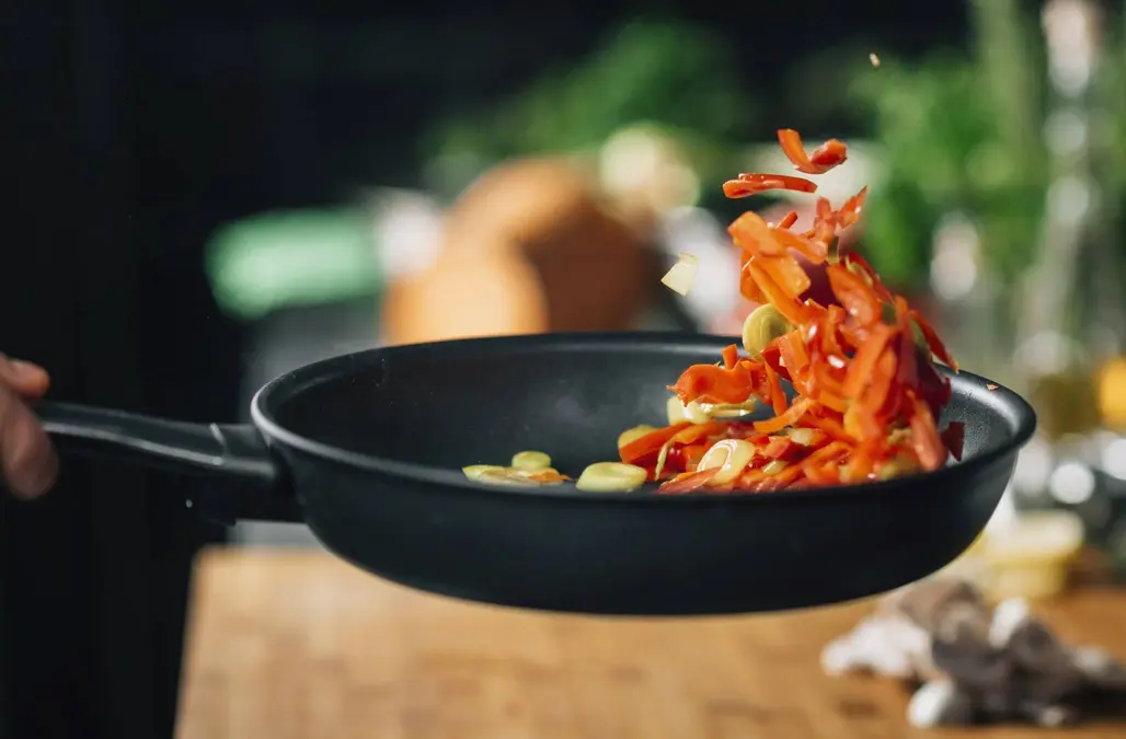 COCINERO / O AYUDANTE DE COCINERO 