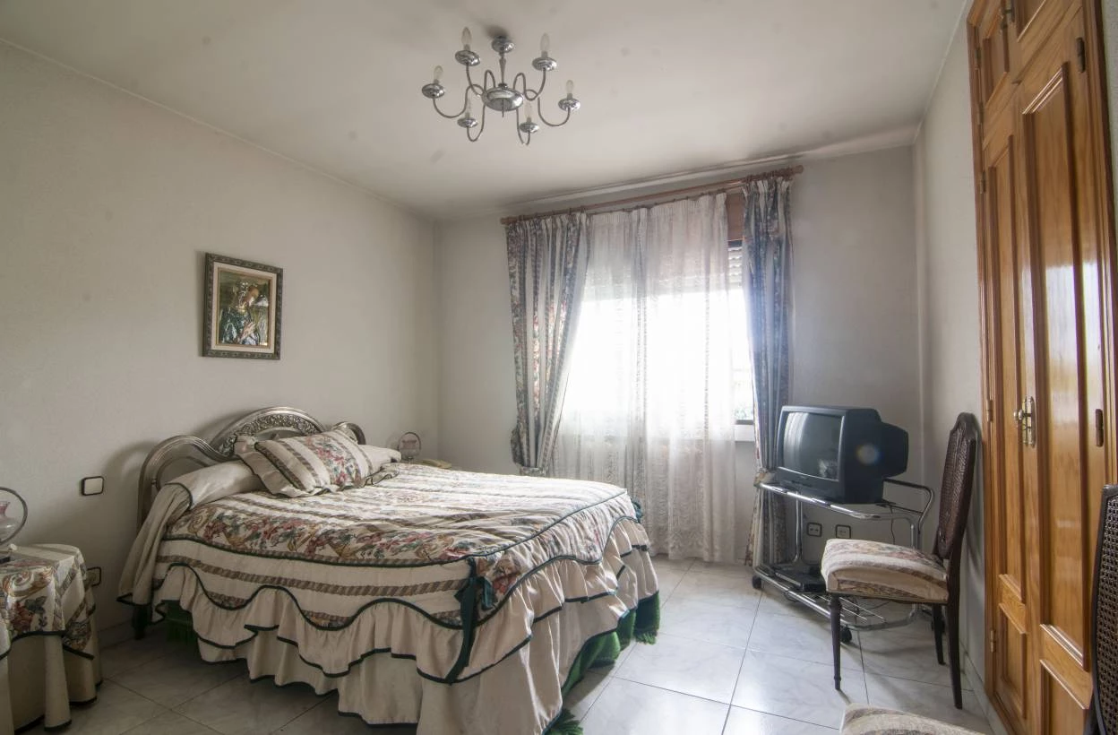 CHALET INDIVIDUAL CON PISCINA EN VALDEMORILLO