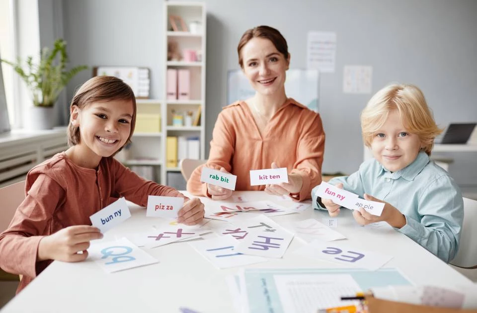 MONITOR DE ACTIVIDADES EXTRAESCOLARES INGLÉS