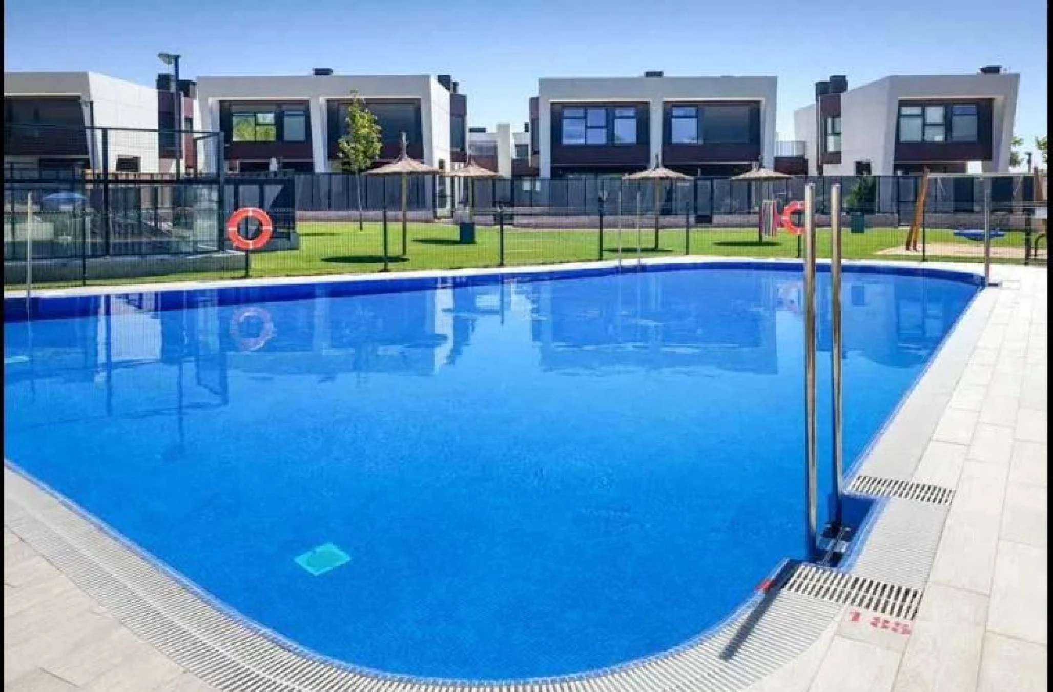 CHALET INDIVIDUAL CON PISCINA EN VALDEMORILLO