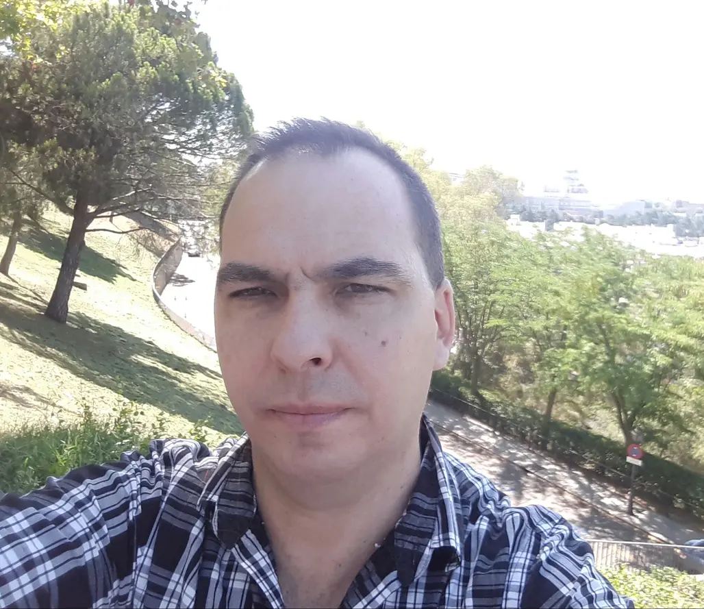 Profesor con experiencia ofrece clases de ciencias 