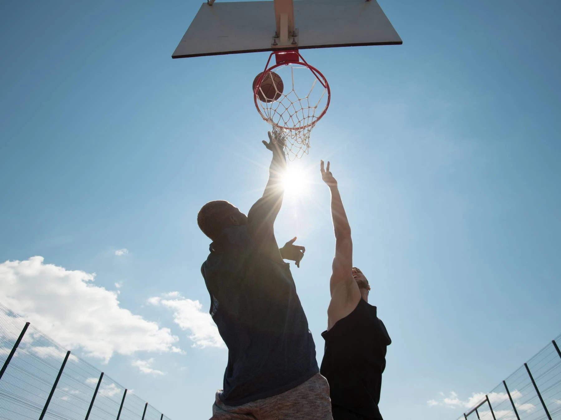 Veteranos baloncestistas que todavía les queden ganas de hacer unas canastas entre amigos